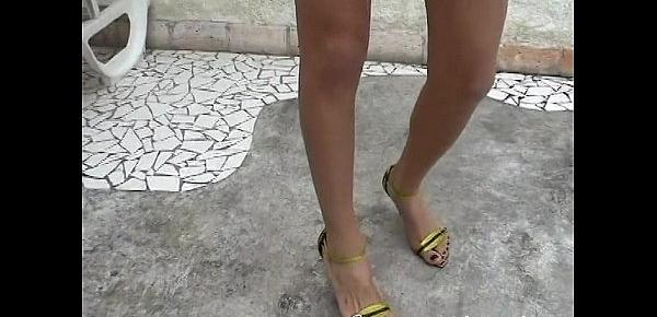  Renata Davila is stripping